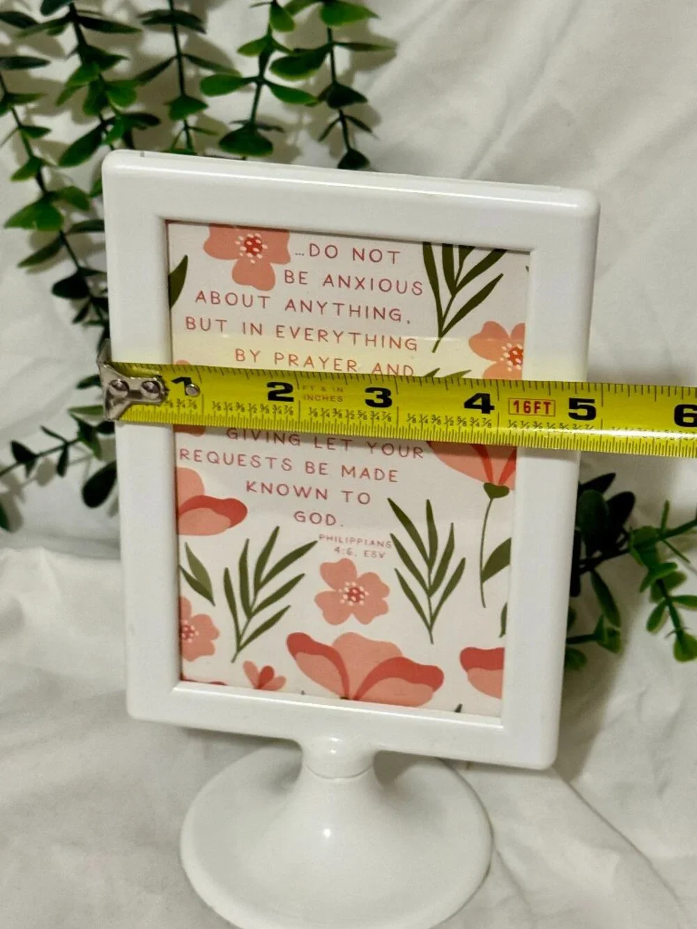 Freestanding White Tabletop Pedestal Frame 4x6
